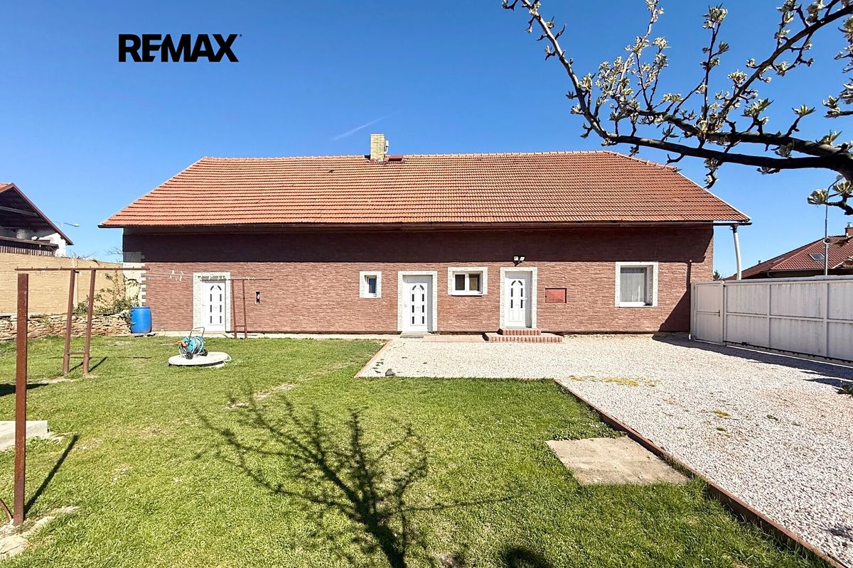 Prodej rodinného domu 193 m², pozemek 471 m² – fotografie 2