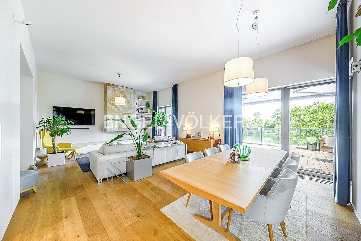 Pronájem bytu 6 pokojů a více 267 m²