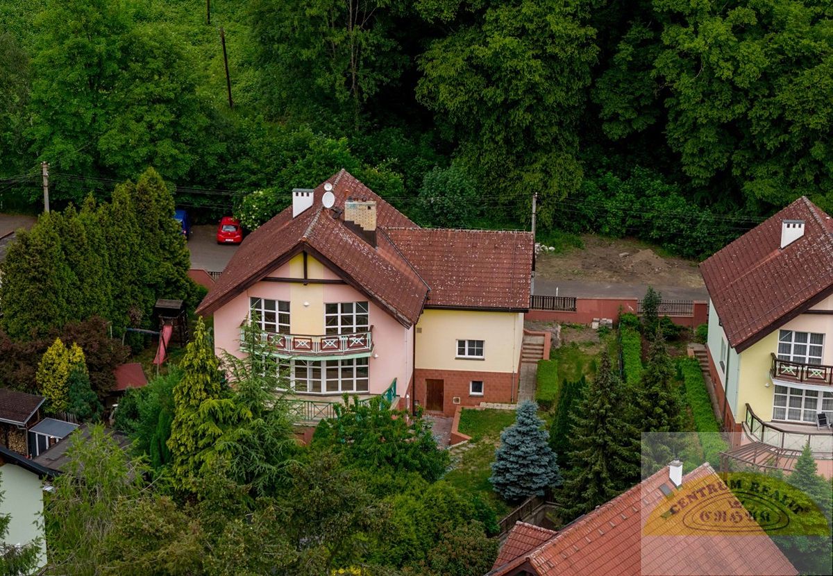 Prodej rodinného domu 330 m², pozemek 846 m²