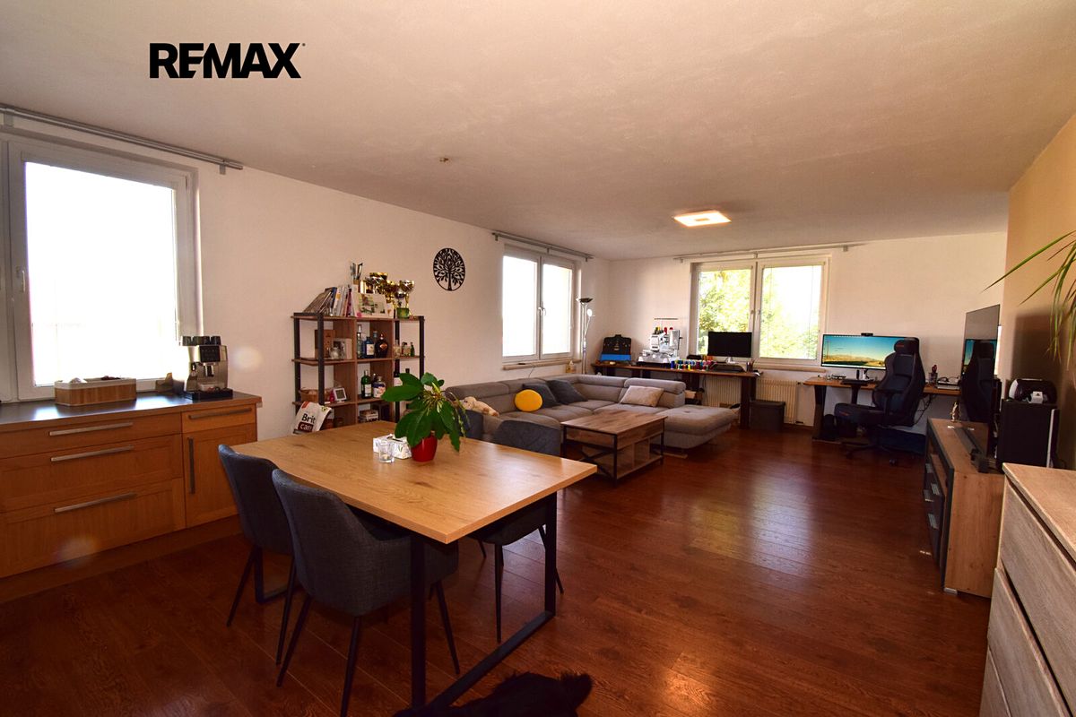 Prodej rodinného domu 222 m², pozemek 1115 m² – fotografie 5