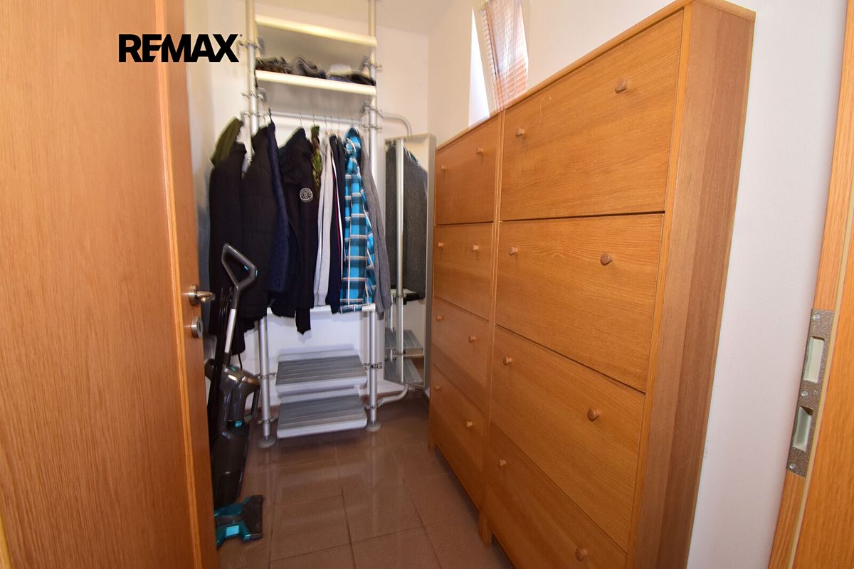 Prodej rodinného domu 222 m², pozemek 1115 m² – fotografie 4