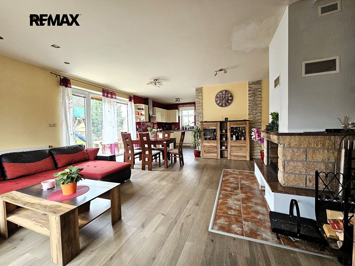Prodej rodinného domu 229 m², pozemek 453 m² – fotografie 4