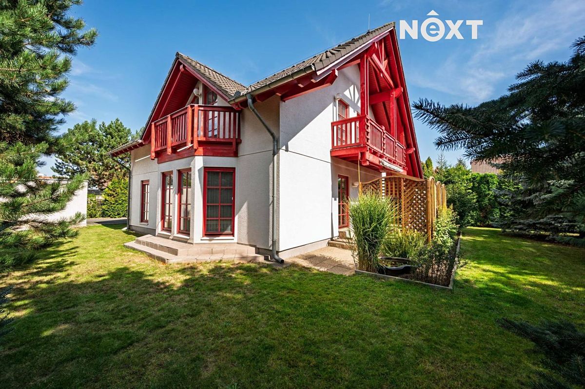 Prodej vily 250 m², pozemek 967 m² – fotografie 2