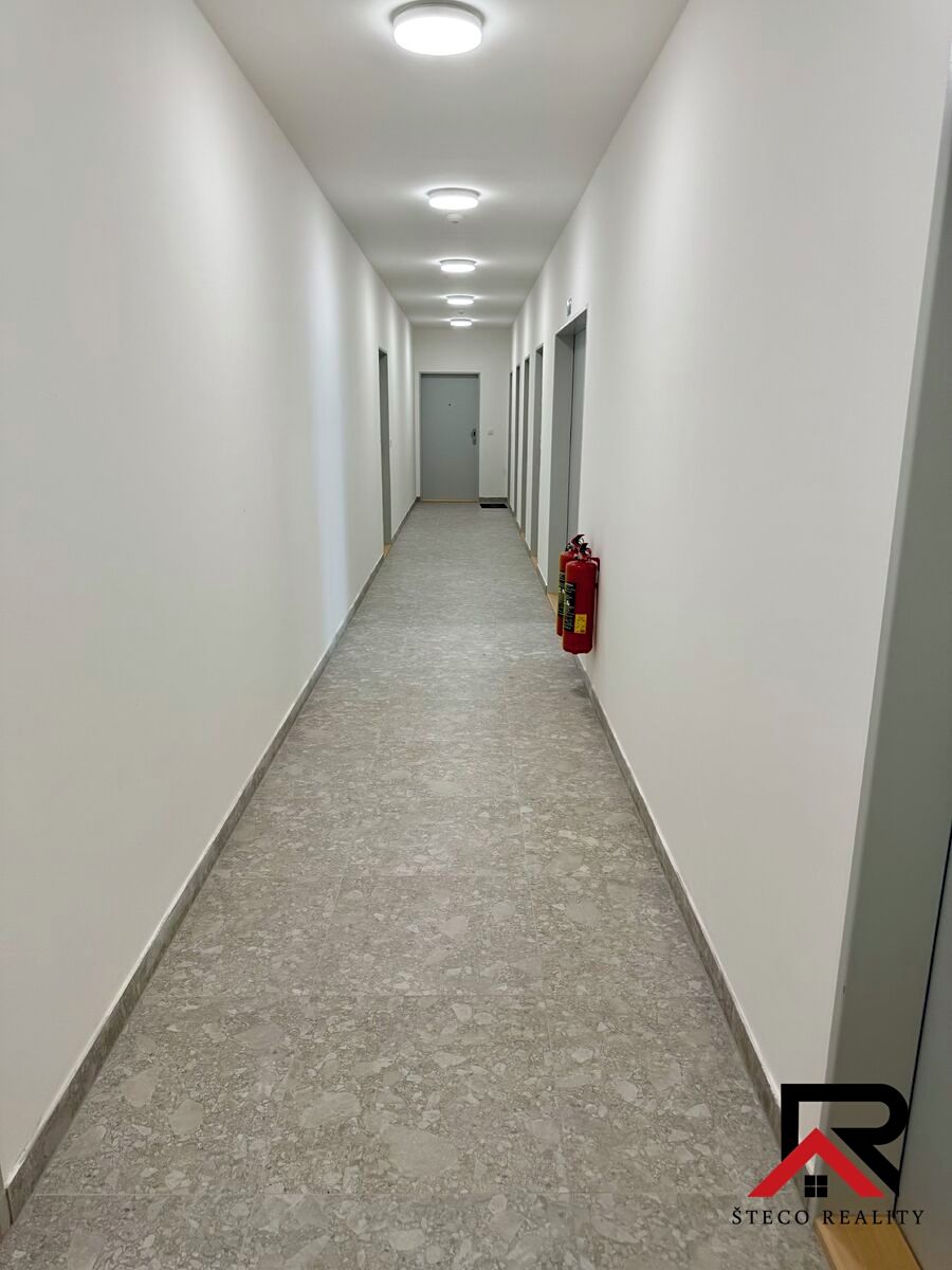 Pronájem bytu 1+kk 38 m² – fotografie 4