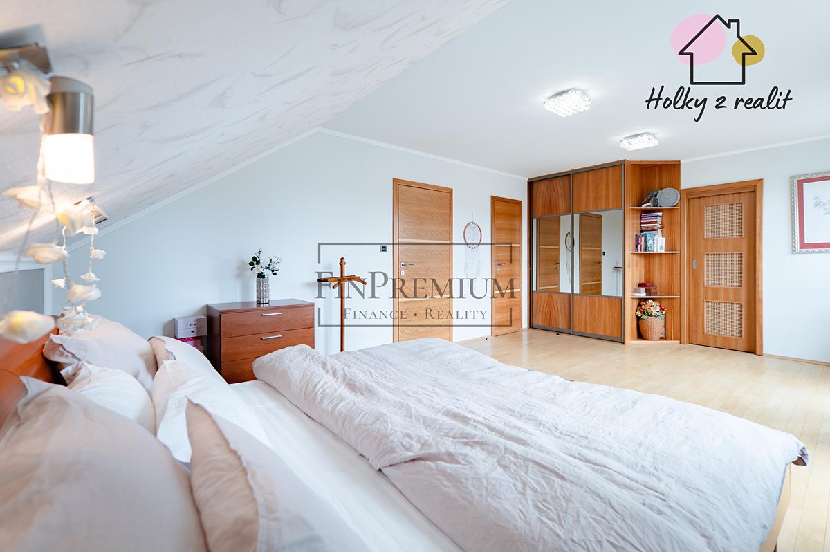 Prodej rodinného domu 354 m², pozemek 899 m² – fotografie 5