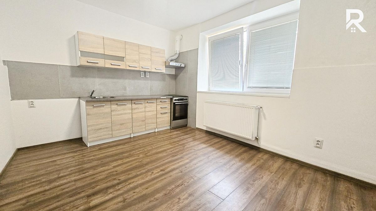 Pronájem bytu 2+1 70 m² – fotografie 3