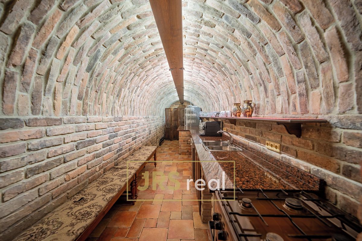 Prodej rodinného domu 468 m², pozemek 176 m² – fotografie 5