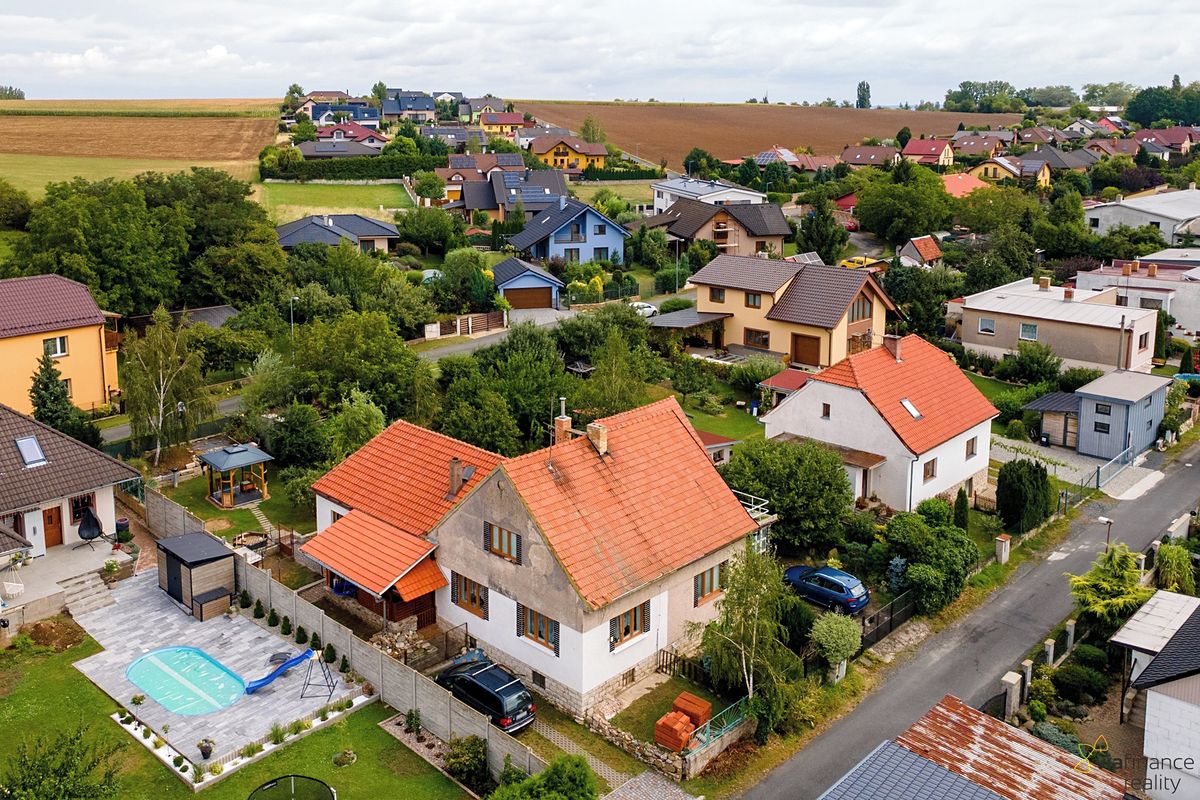 Prodej rodinného domu 160 m², pozemek 1008 m² – fotografie 2