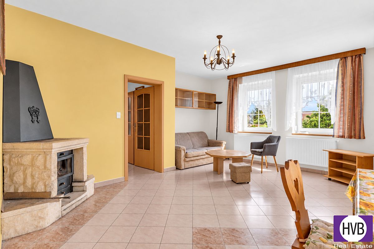 Prodej rodinného domu 200 m², pozemek 1016 m² – fotografie 3