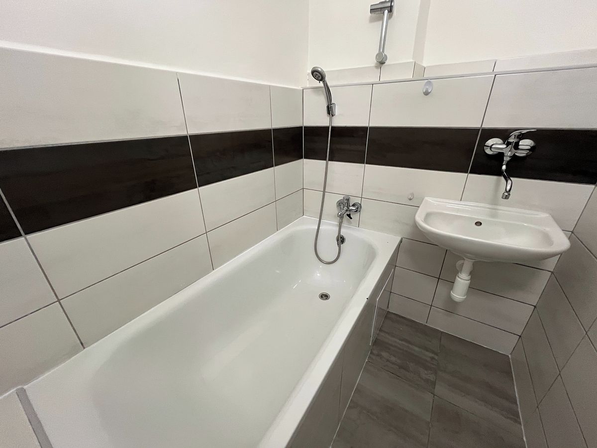 Pronájem bytu 2+1 69 m² – fotografie 2