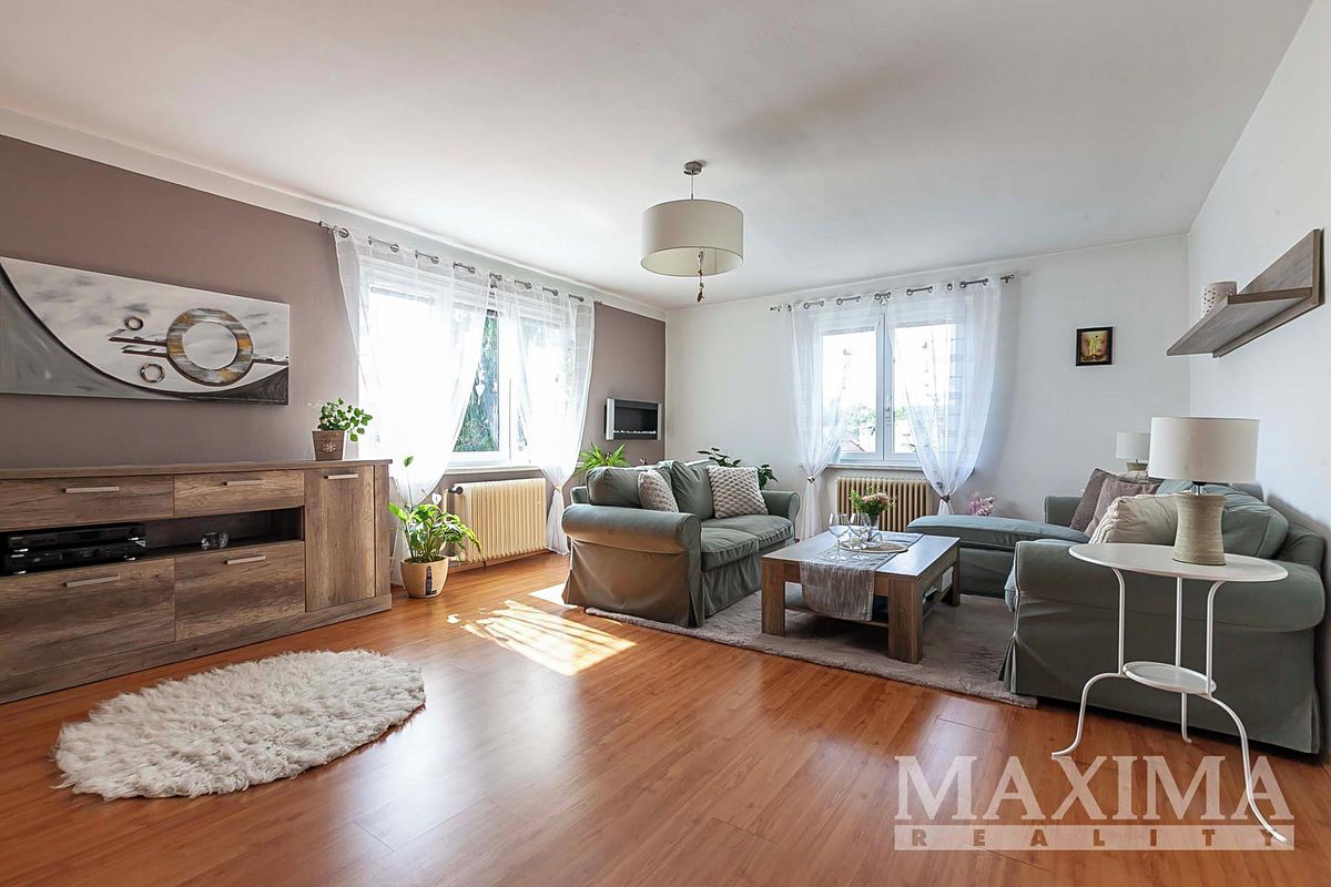 Prodej rodinného domu 240 m², pozemek 760 m² – fotografie 2