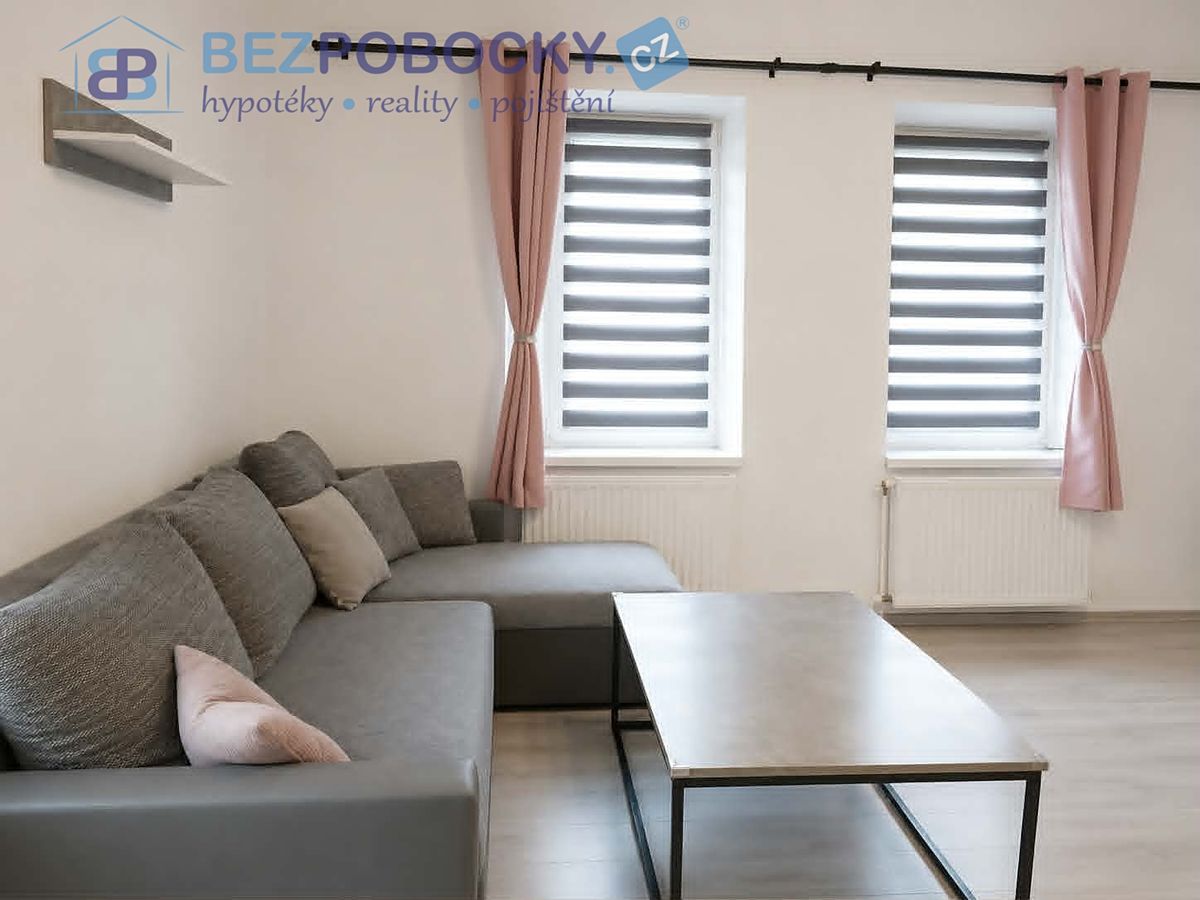 Prodej rodinného domu 80 m², pozemek 388 m² – fotografie 2