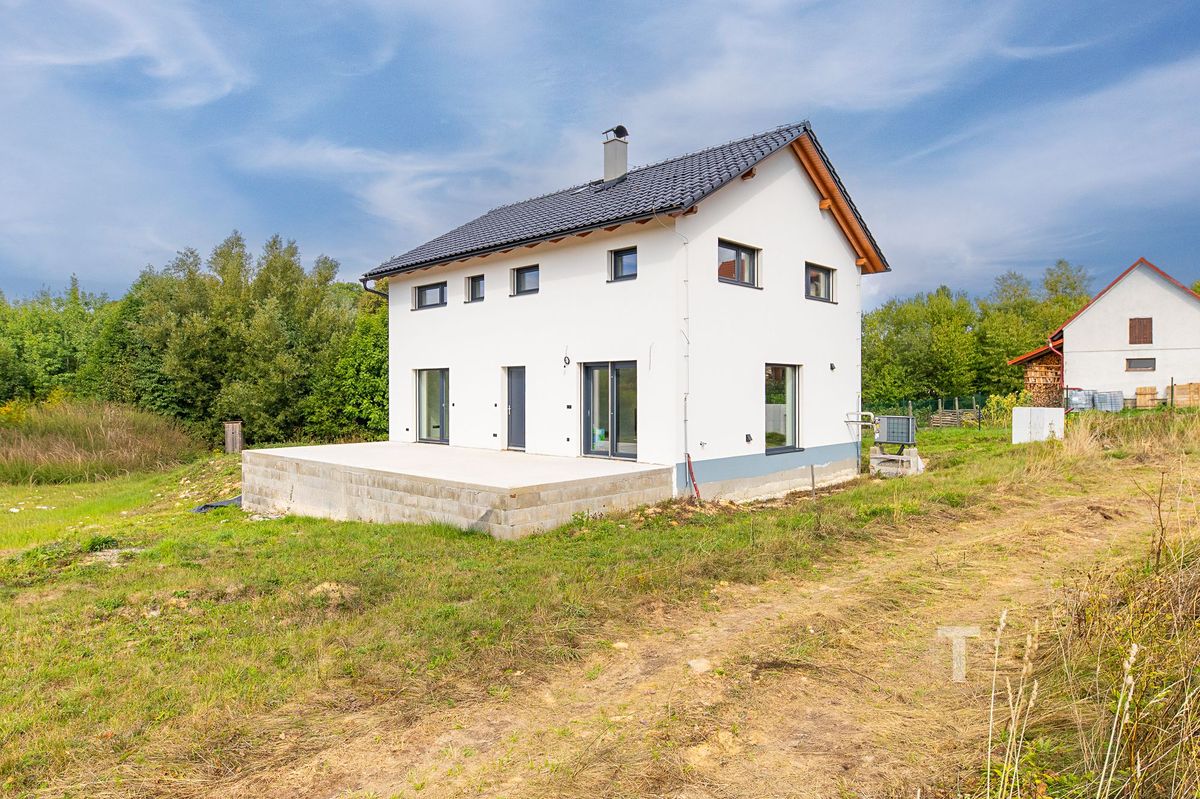 Prodej rodinného domu 200 m², pozemek 915 m²