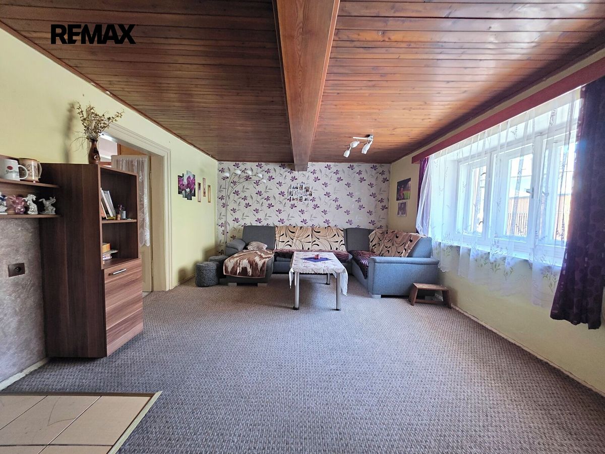 Prodej rodinného domu 220 m², pozemek 726 m² – fotografie 3