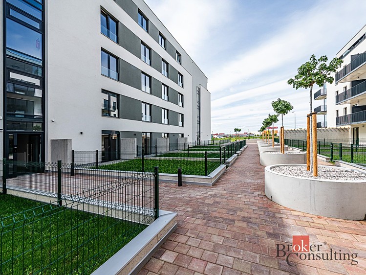 Pronájem bytu 1+kk, 30 m² (18 z 25)