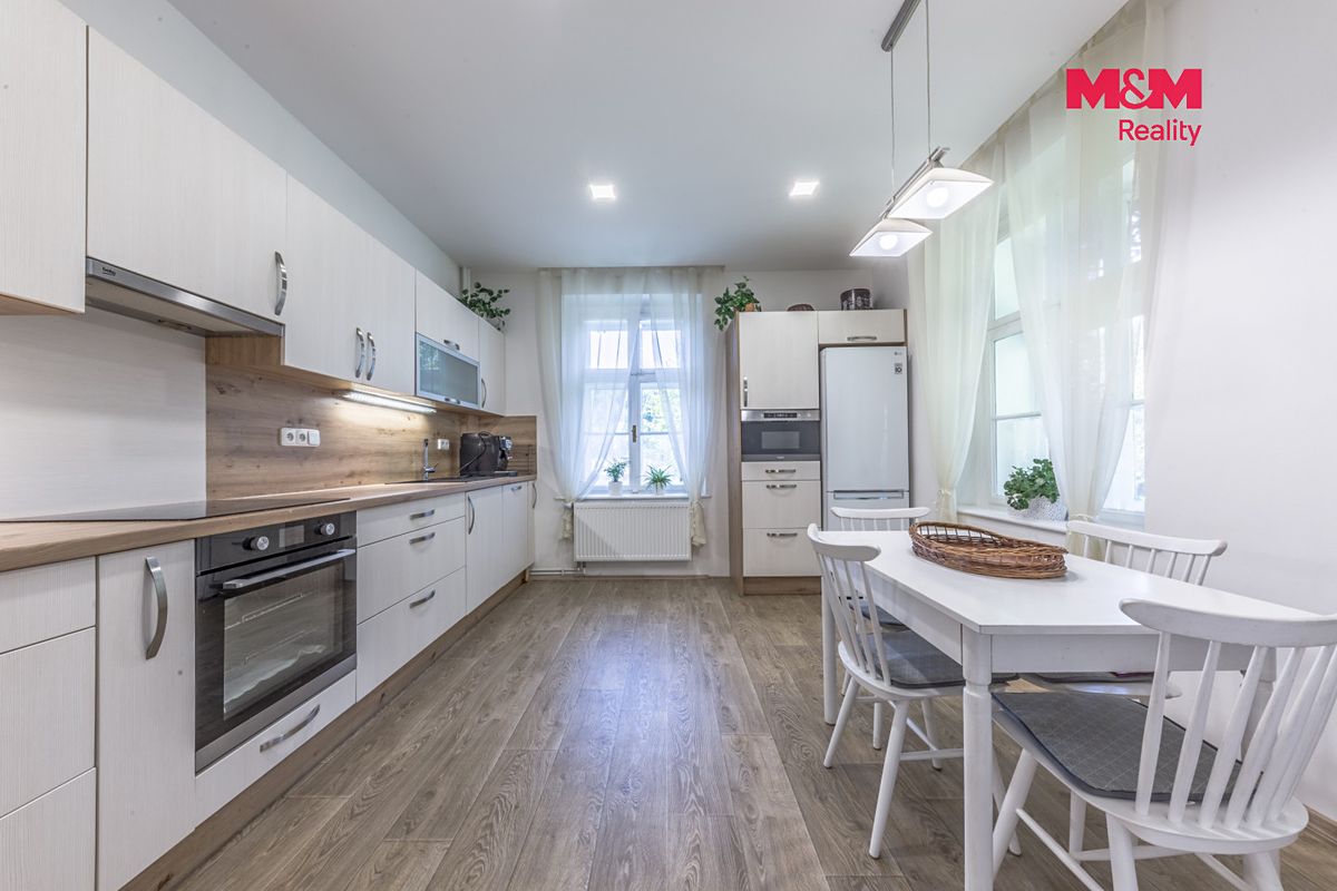 Prodej rodinného domu 450 m², pozemek 4250 m² – fotografie 2