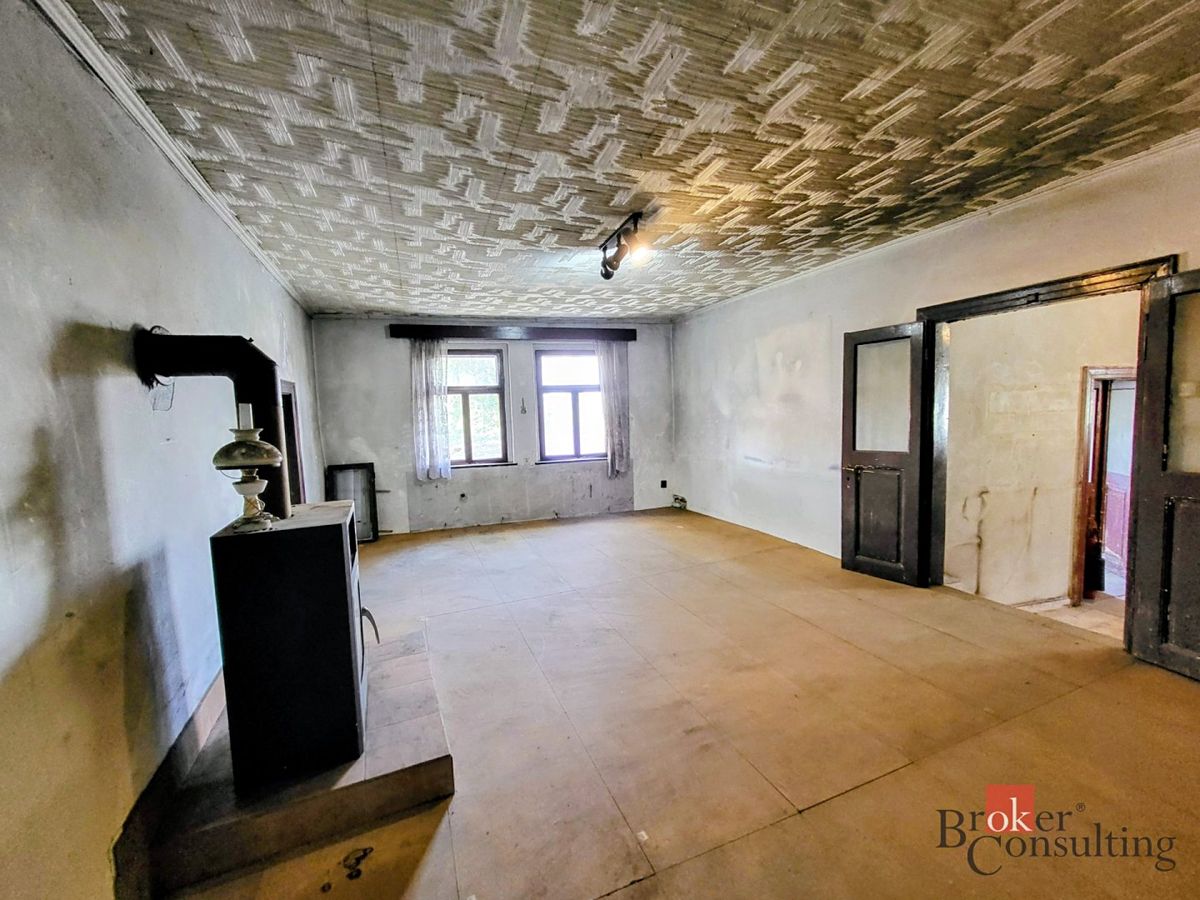 Prodej rodinného domu 220 m², pozemek 298 m² – fotografie 2