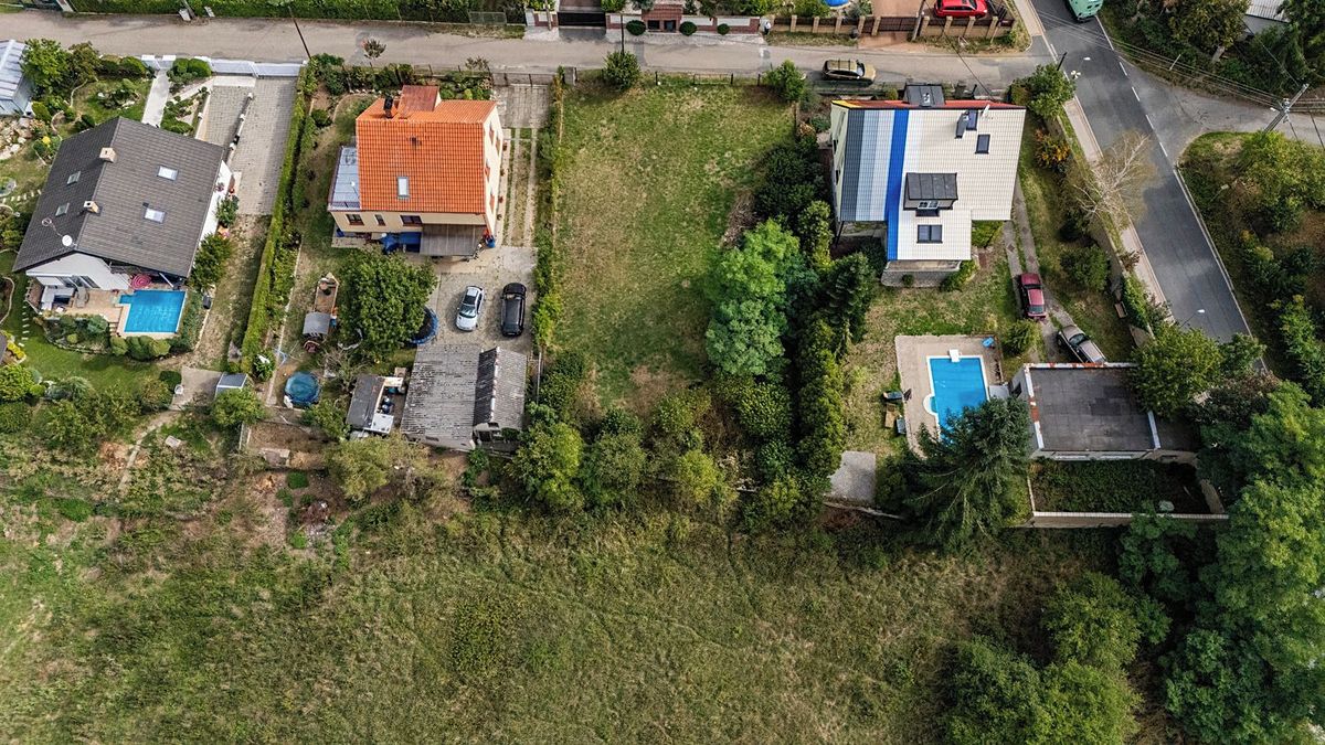 Prodej stavebního pozemku 805 m² – fotografie 3