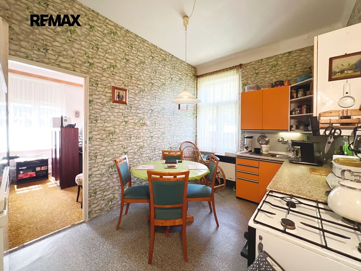 Prodej rodinného domu 190 m², pozemek 1331 m² – fotografie 2