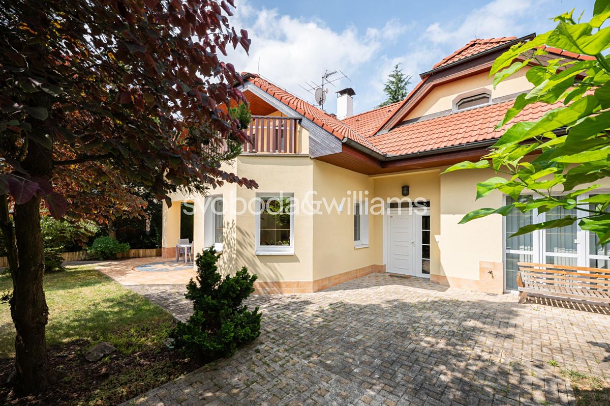 Prodej rodinného domu 212 m², pozemek 787 m² – fotografie 3
