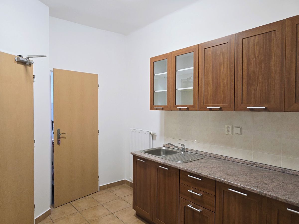 Pronájem kanceláře 72 m² – fotografie 4
