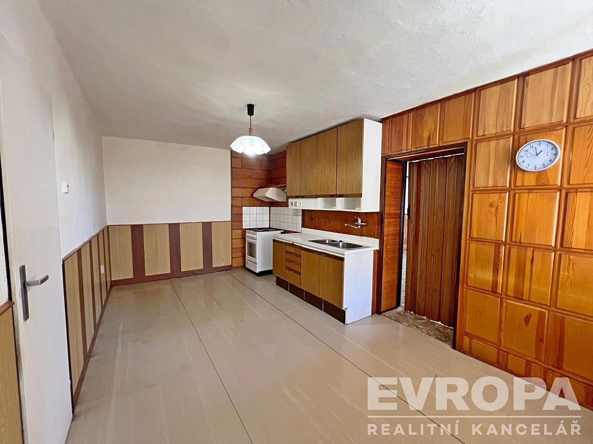 Prodej rodinného domu 175 m², pozemek 175 m² – fotografie 2