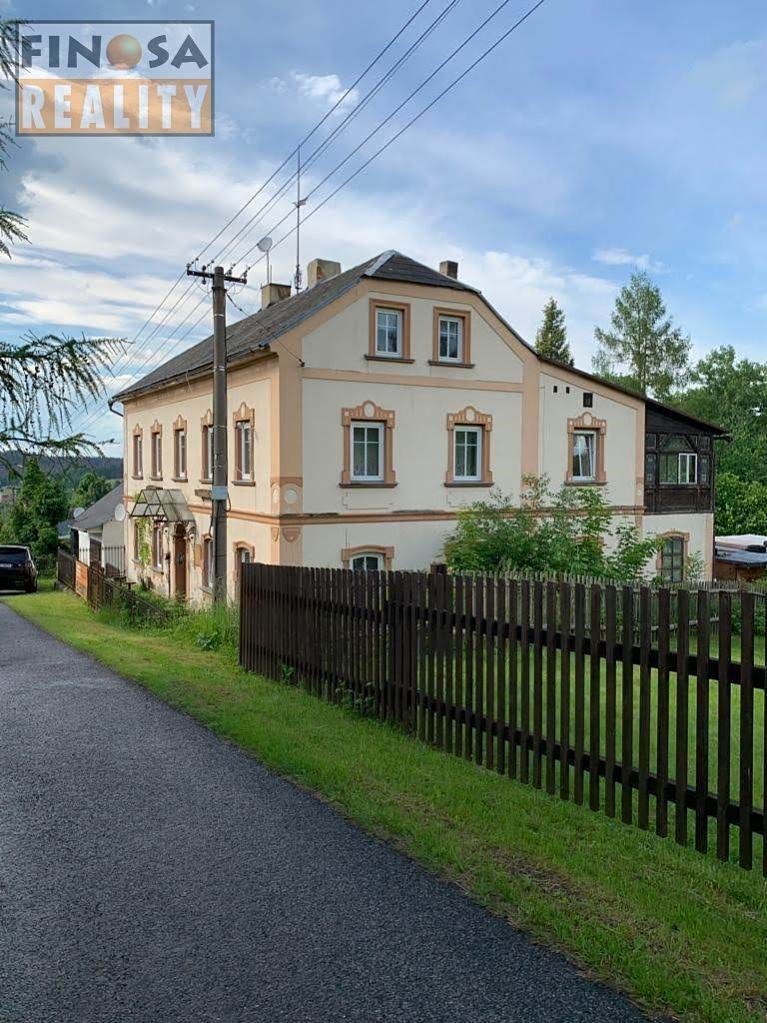 Prodej rodinného domu 380 m², pozemek 1846 m² – fotografie 2