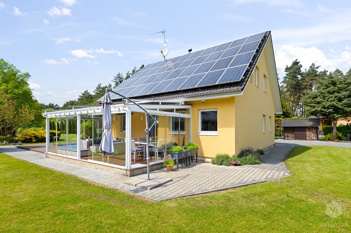 Prodej rodinného domu 177 m², pozemek 1711 m² – fotografie 2