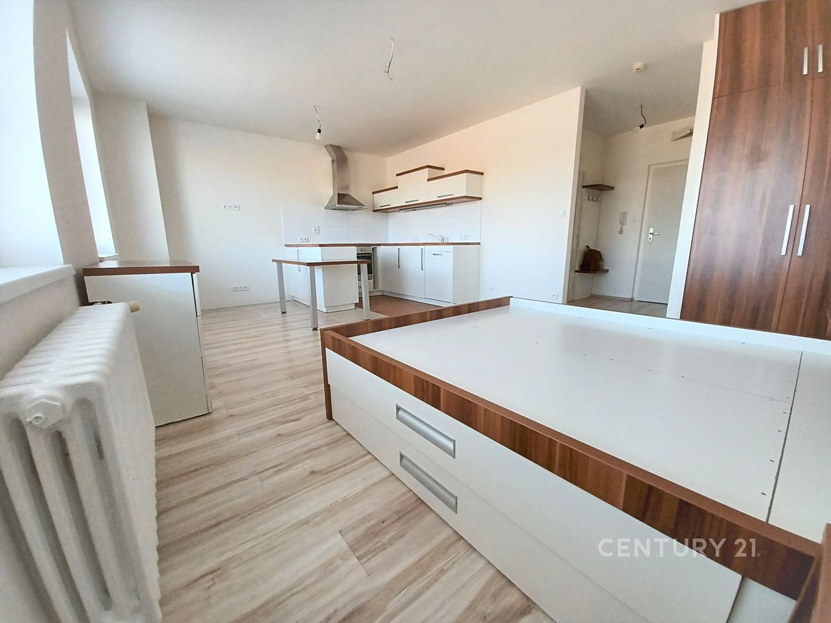 Pronájem bytu 1+kk 36 m² – fotografie 2