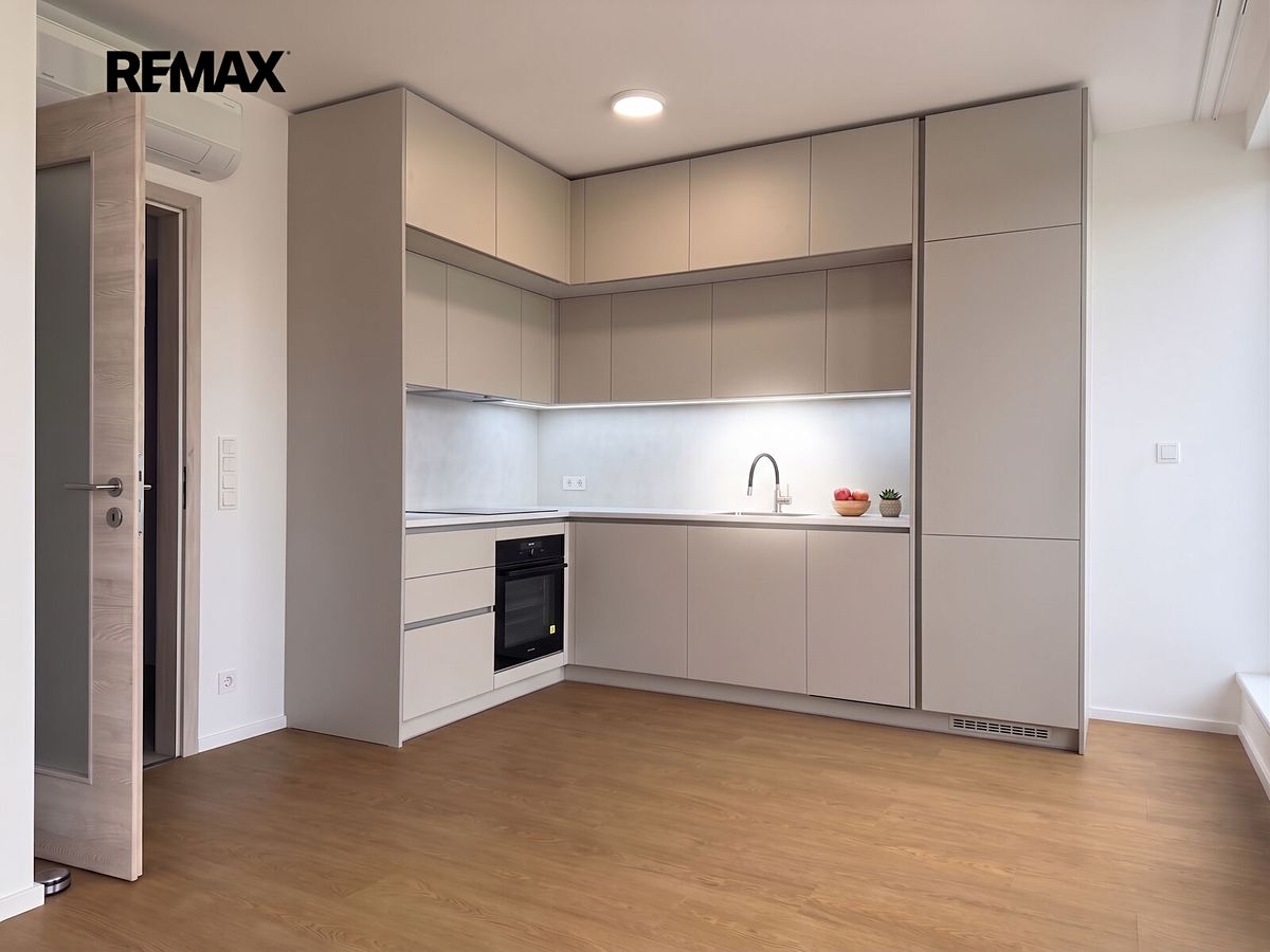 Pronájem bytu 2+kk 76 m² – fotografie 4