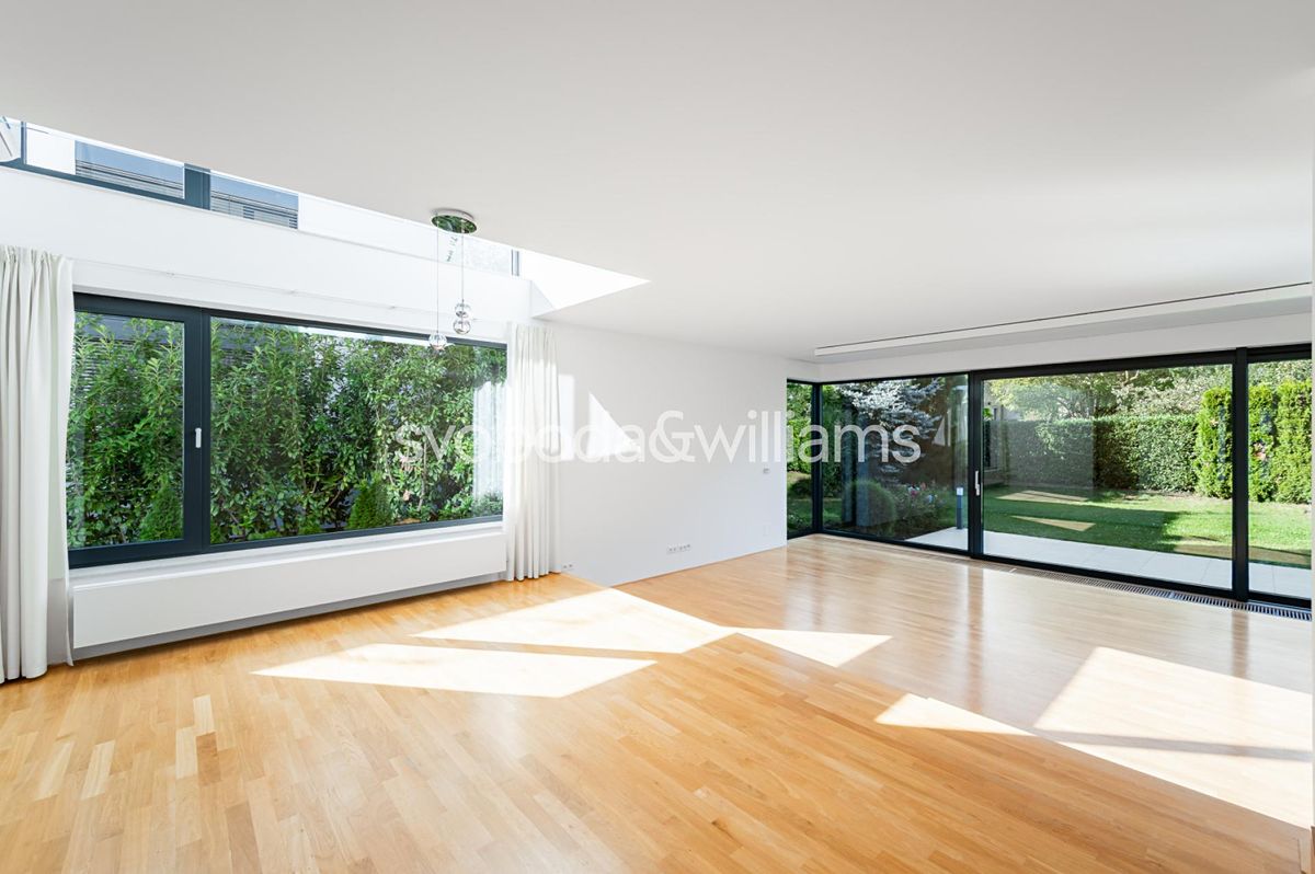 Prodej rodinného domu 345 m², pozemek 486 m² – fotografie 2