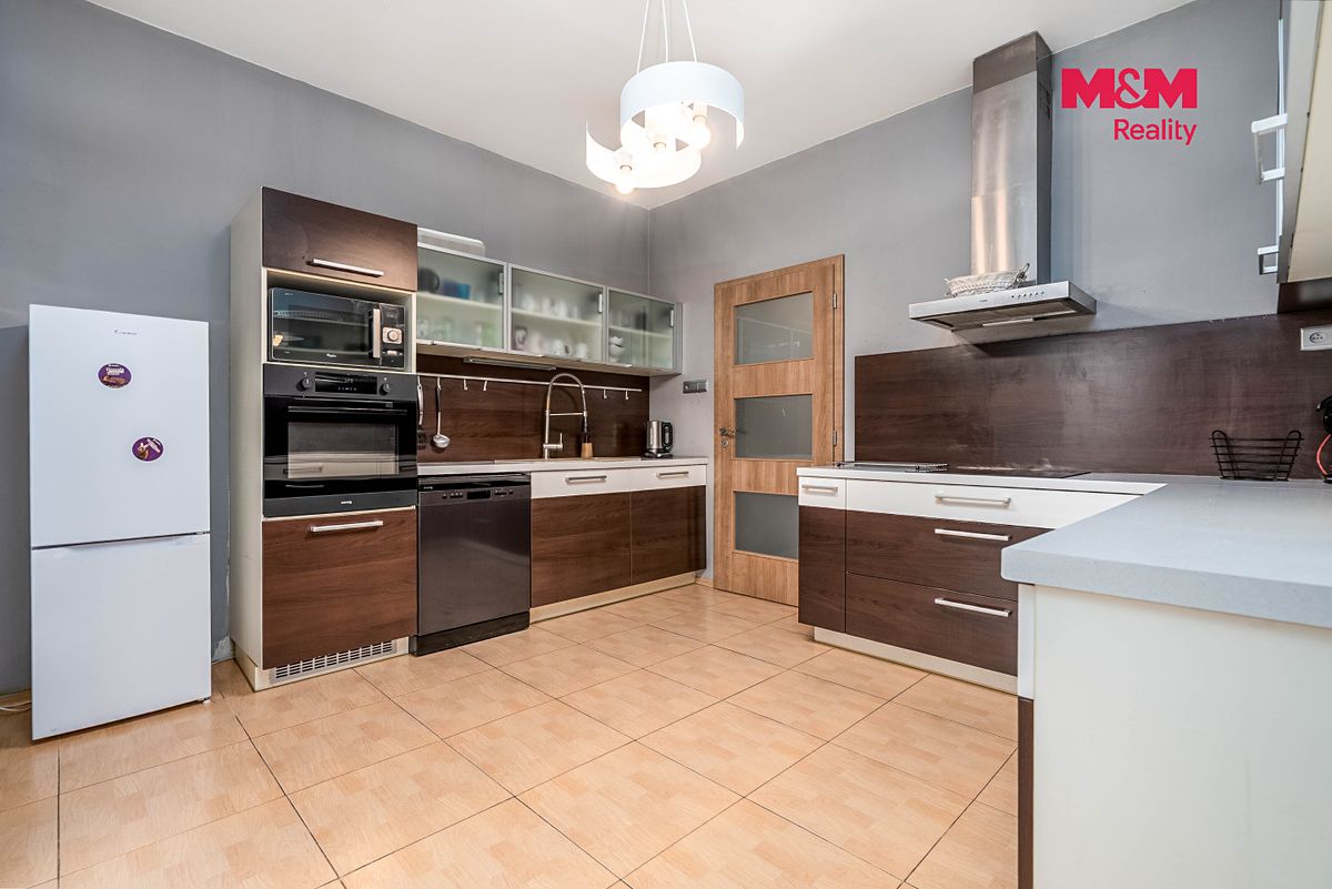 Prodej rodinného domu 187 m², pozemek 875 m² – fotografie 4