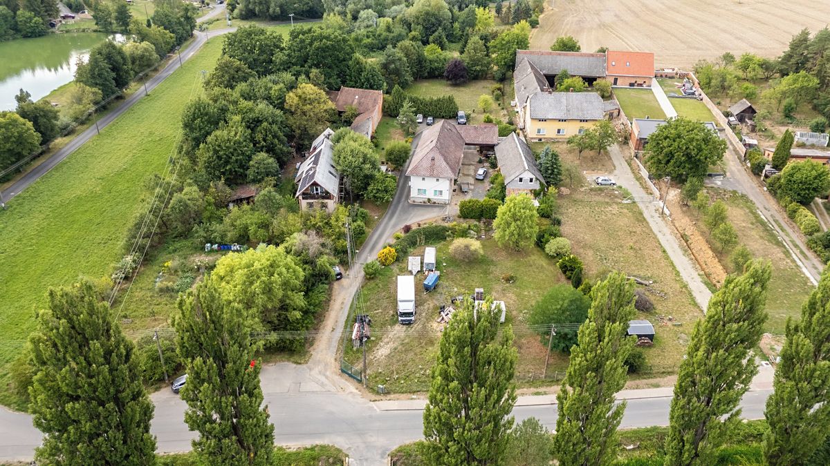 Prodej stavebního pozemku 4214 m²