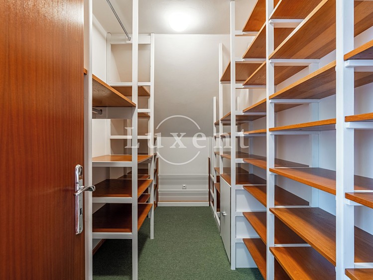 Pronájem domu, 417 m² (32 z 38)