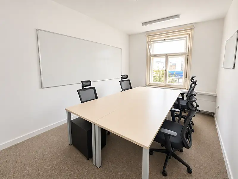 Pronájem kanceláře 106 m², Praha – náhled fotky 1