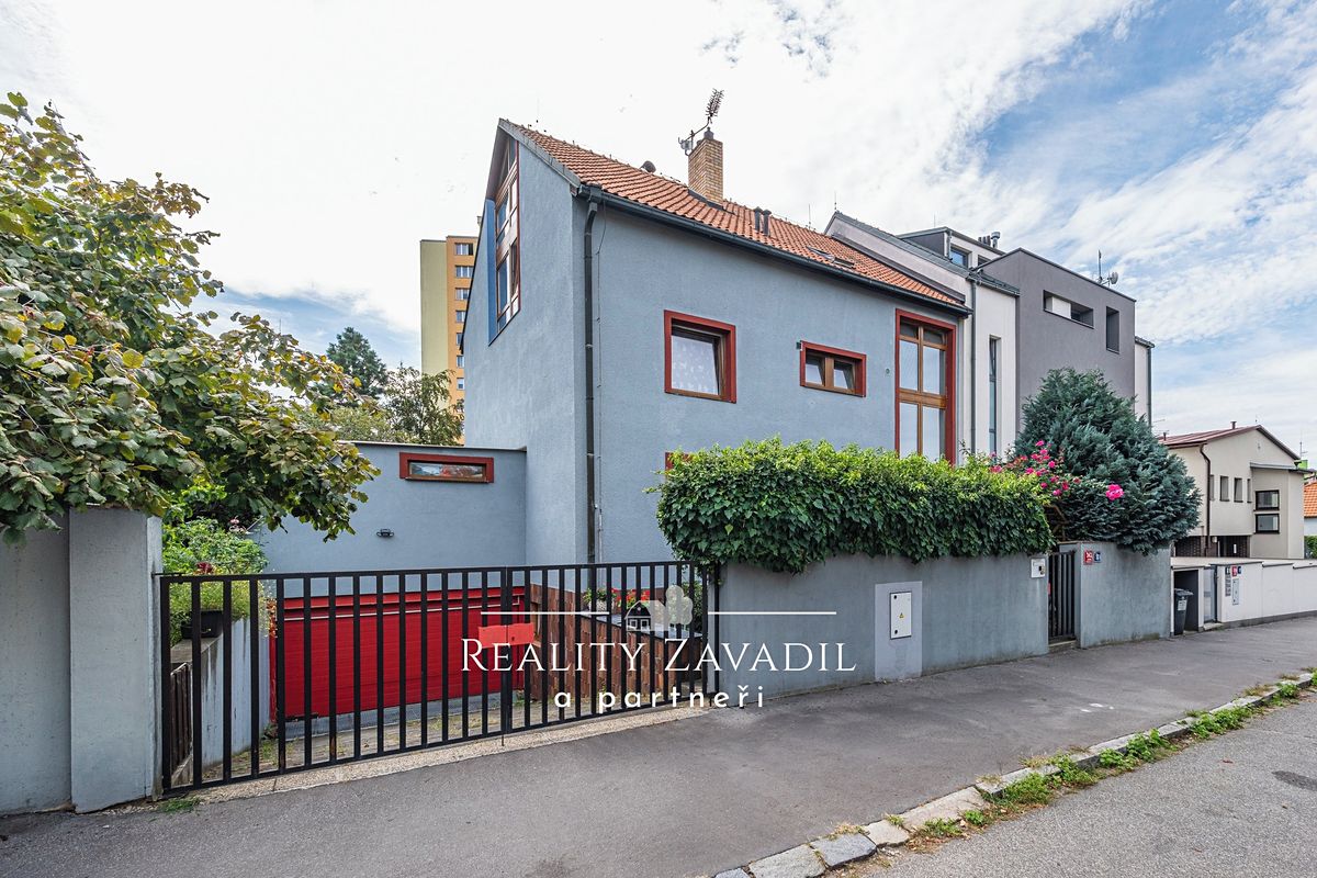 Pronájem bytu pokoje 40 m²