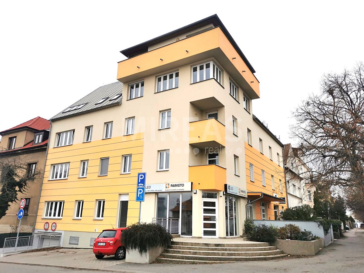 Pronájem bytu 2+kk 38 m² – fotografie 3