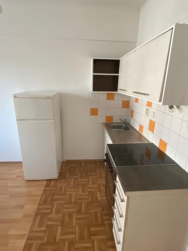 Pronájem bytu 1+kk 28 m² – fotografie 3