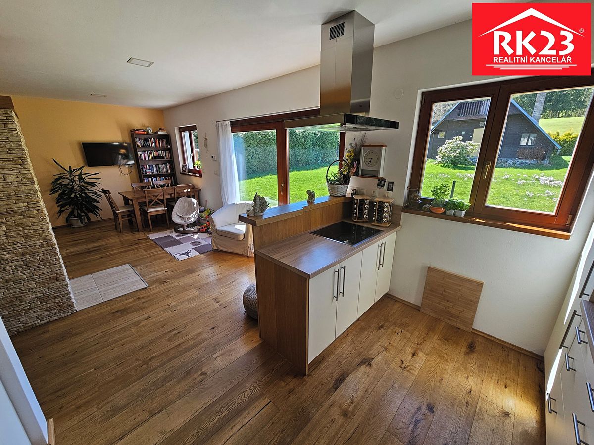 Prodej rodinného domu 110 m², pozemek 883 m² – fotografie 2