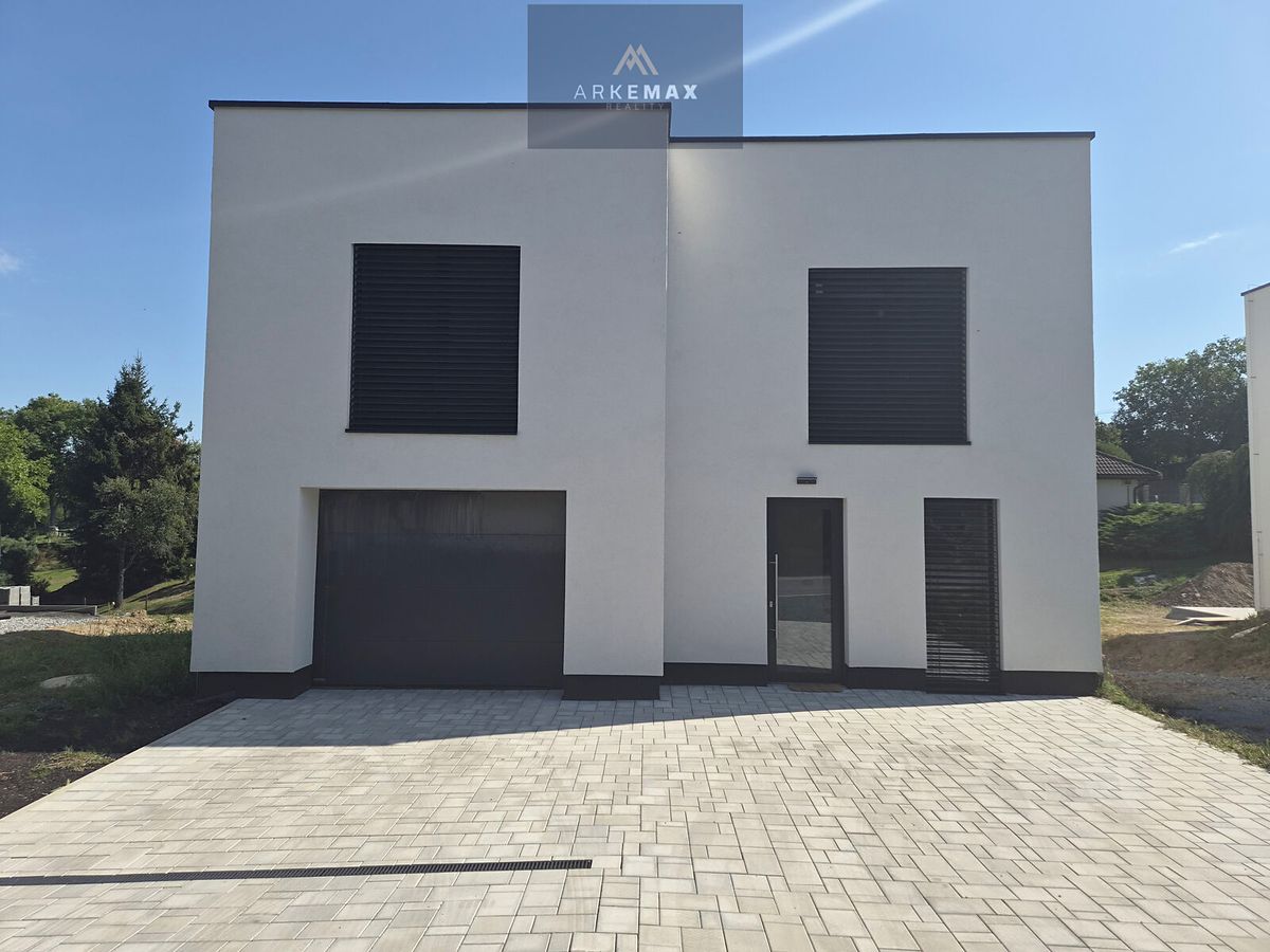 Prodej rodinného domu 160 m², pozemek 586 m² – fotografie 2