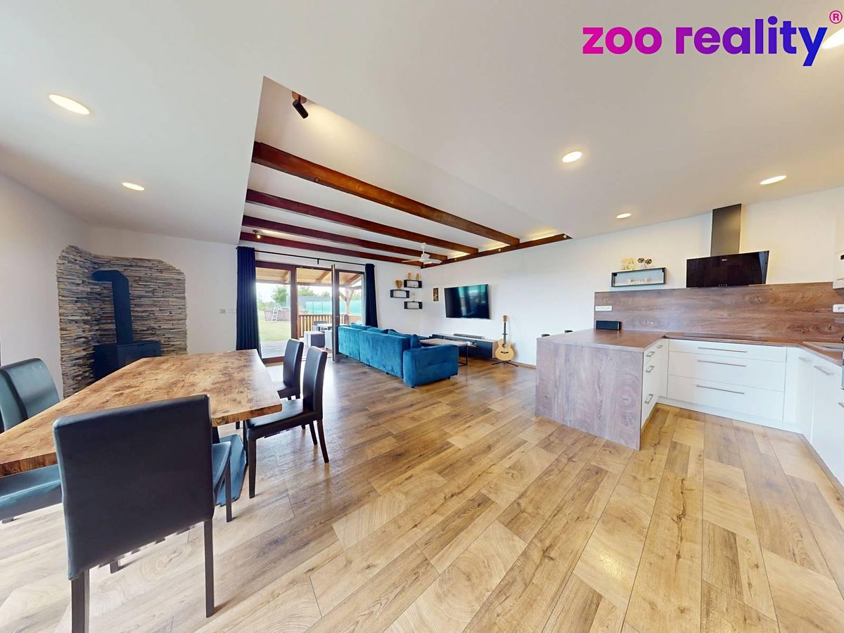 Prodej rodinného domu 156 m², pozemek 994 m² – fotografie 2