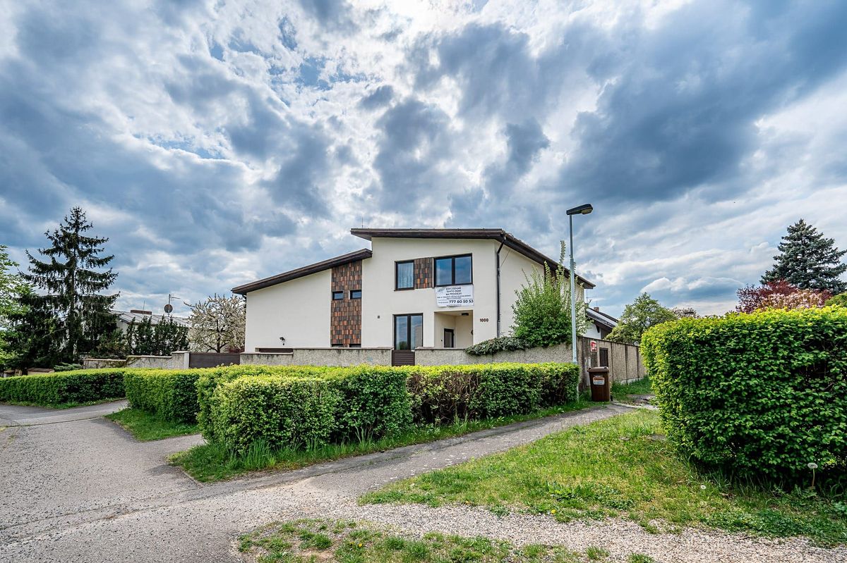 Prodej rodinného domu 500 m², pozemek 958 m² – fotografie 2