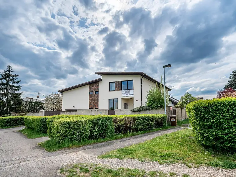 Prodej rodinného domu 500 m², pozemek 958 m², Praha – náhled fotky 2