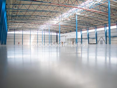 Pronájem výrobní haly, prostoru 1931 m²