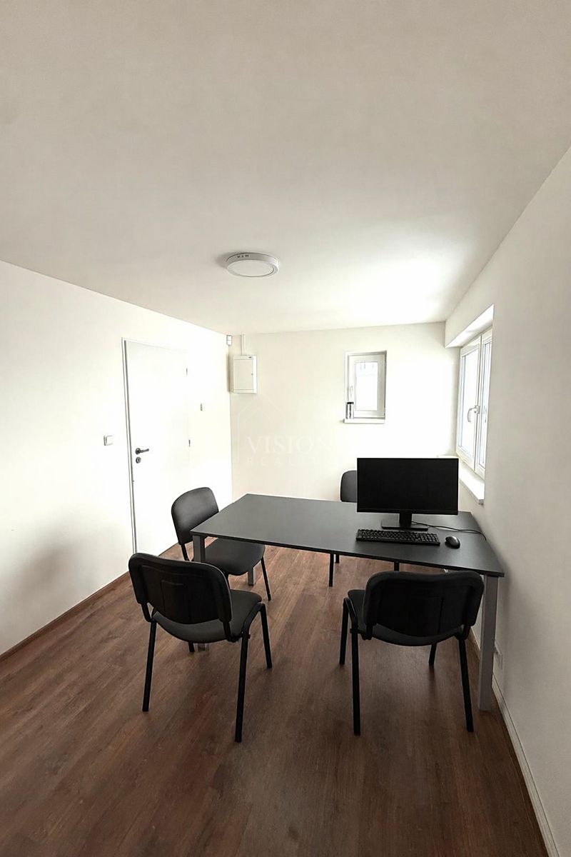 Pronájem kanceláře 337 m² – fotografie 2