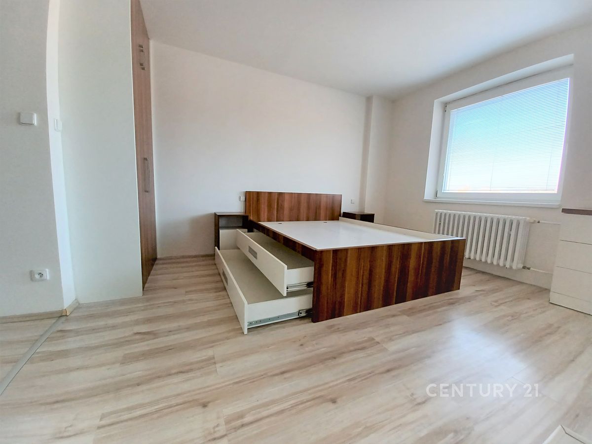 Pronájem bytu 1+kk 36 m² – fotografie 4