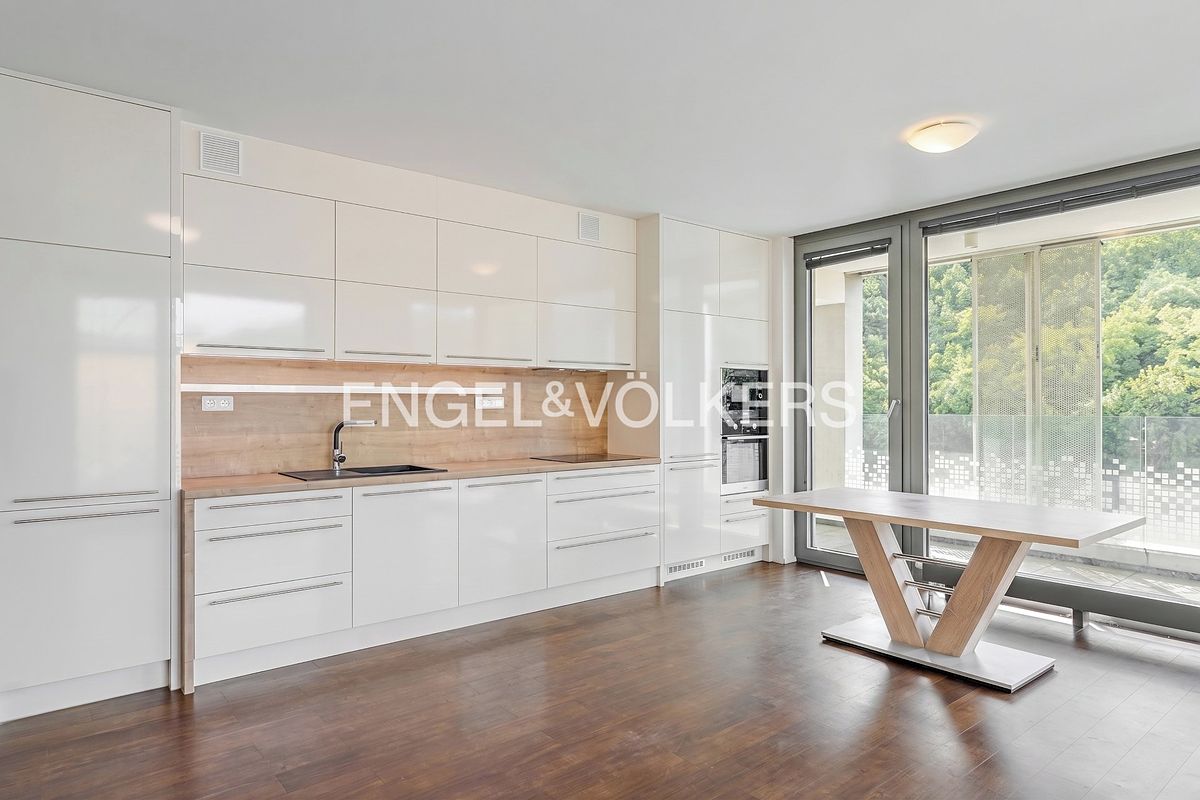 Pronájem bytu 4+kk 104 m² – fotografie 2