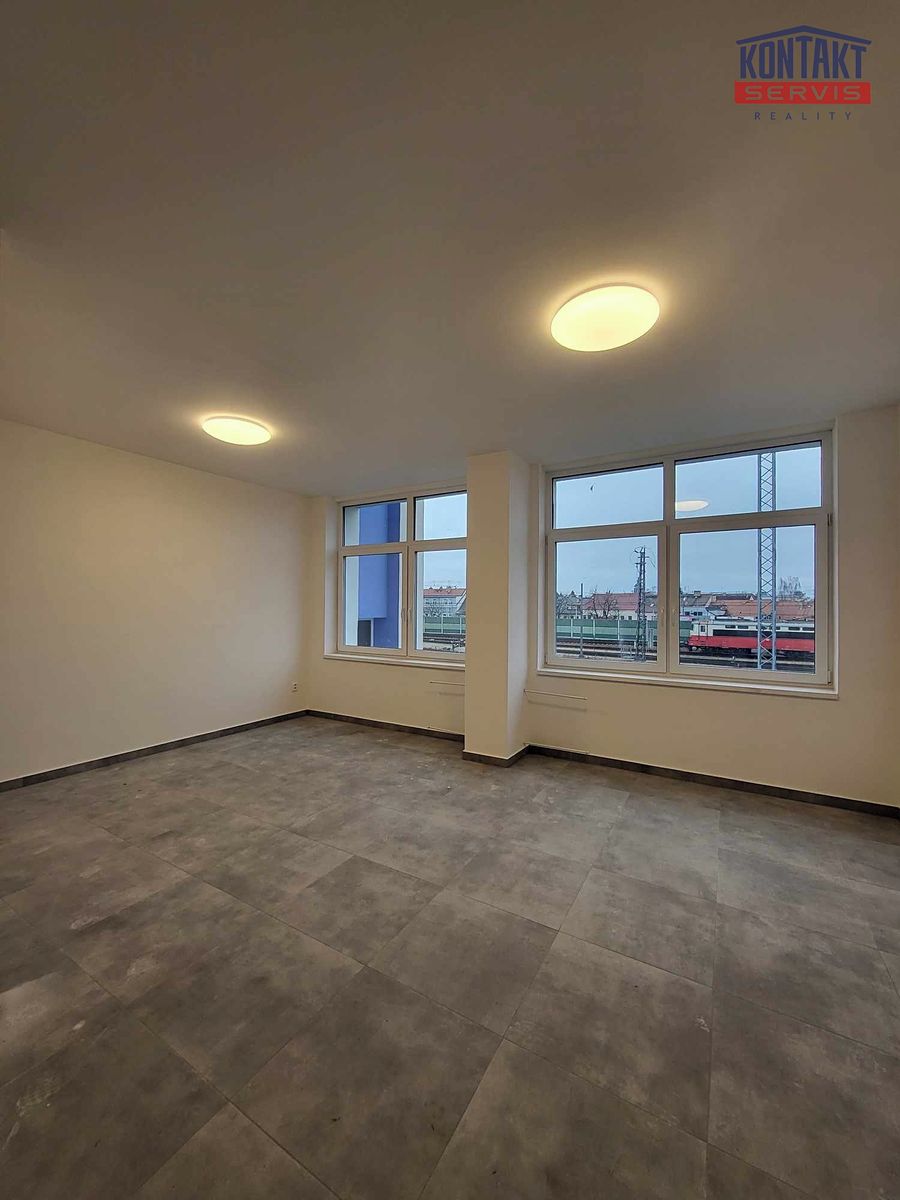 Pronájem kanceláře 12 m², České Budějovice – fotka 1 z 3