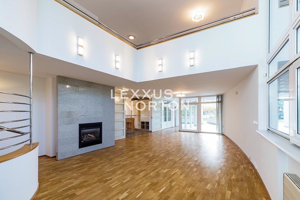 Pronájem rodinného domu 400 m², pozemek 300 m² – fotografie 4