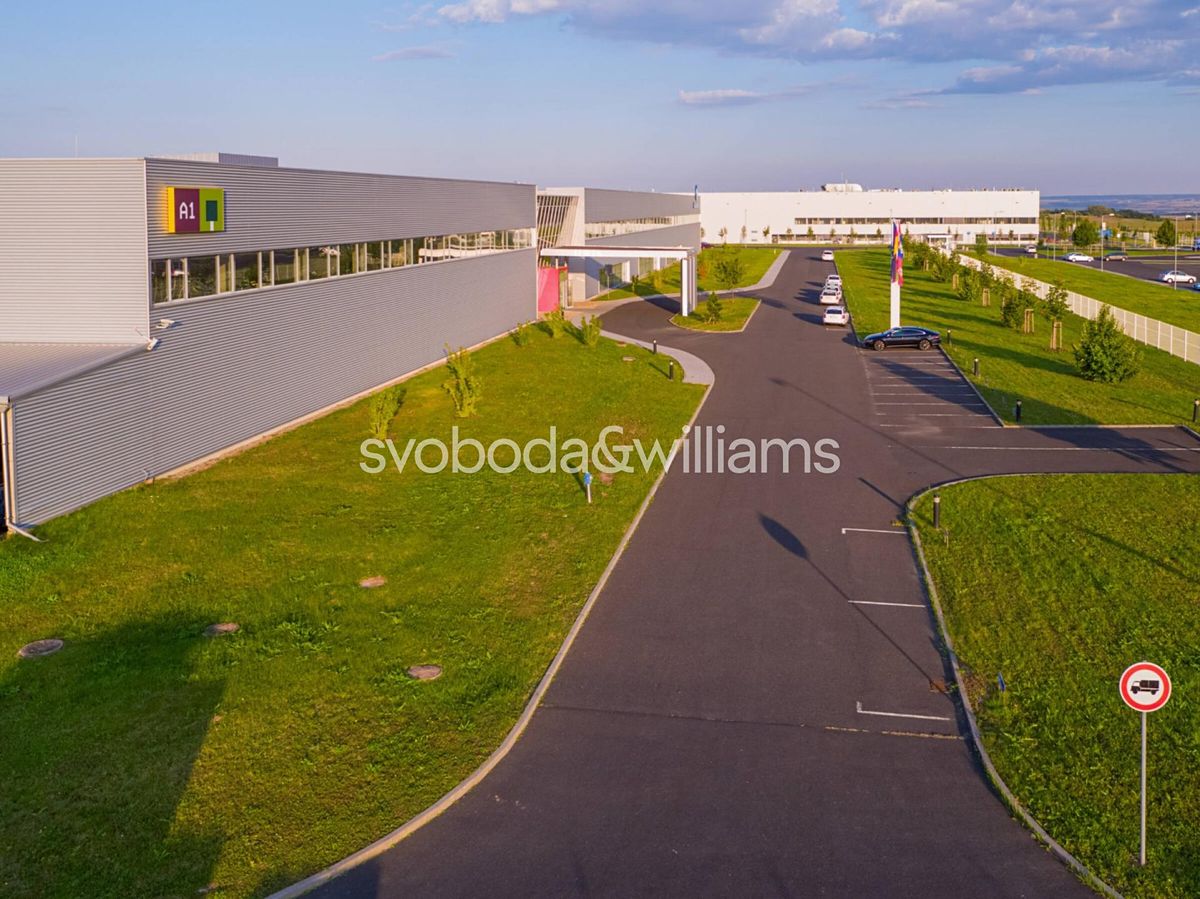 Pronájem skladového prostoru 4246 m² – fotografie 2